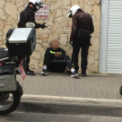 بالصور: الشرطة تعتدي على سائق دراجة نارية في مدينة يافا وتعتقله 